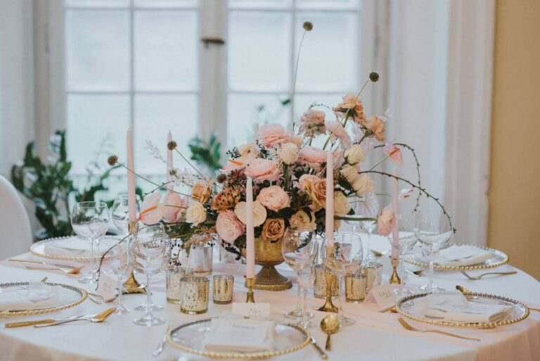stół weselny, kwiaty na wesele